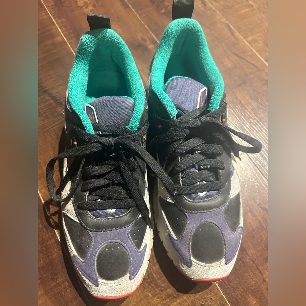 Reebok size 7 colorful shoes
